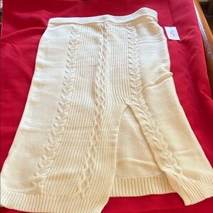 Elegant Cream Cable Knit Skirt